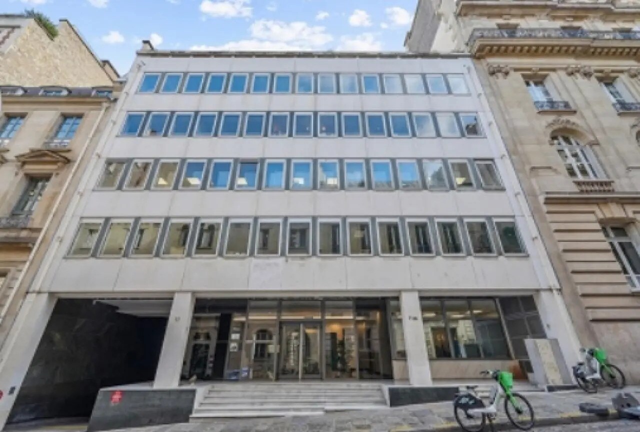 11-11 Rue Christophe Colomb, Paris for lease Building Photo- Image 1 of 7
