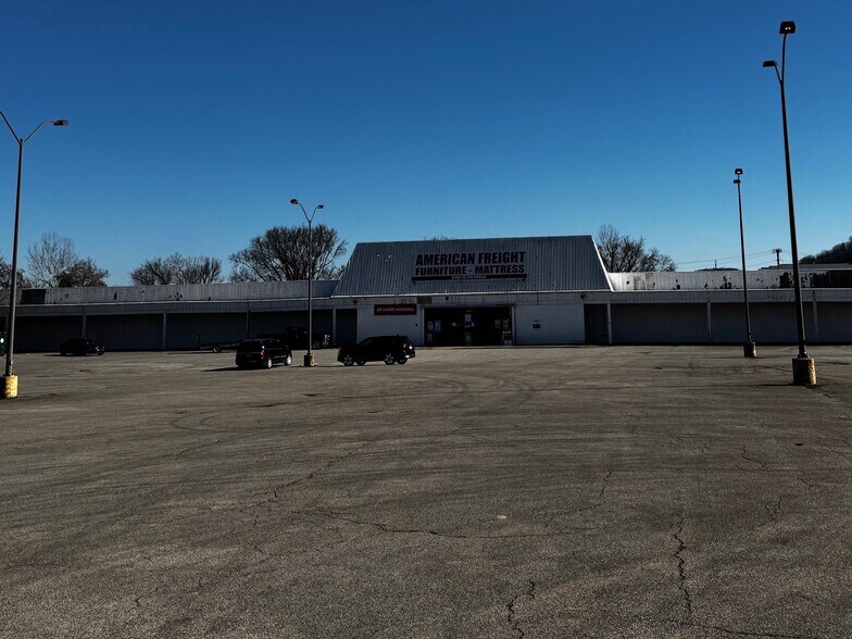 6400 Maccorkle Ave, Saint Albans, WV for sale - Building Photo - Image 1 of 4
