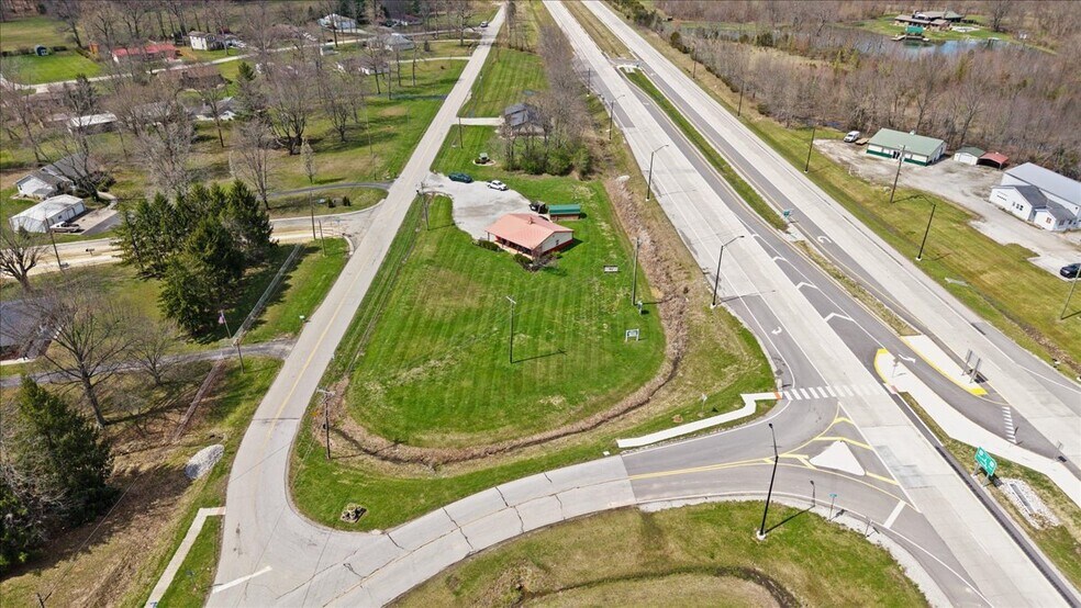 13375 Bank St, Dillsboro, IN à vendre - Photo du bâtiment - Image 2 de 21