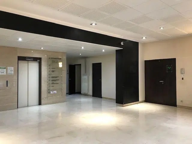 Flex in  for lease - Lobby - Image 3 of 3