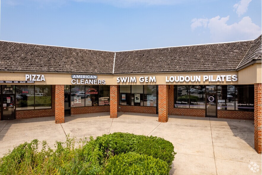 26-40 S Catoctin Cir SE, Leesburg, VA à louer - Photo du bâtiment - Image 3 de 4