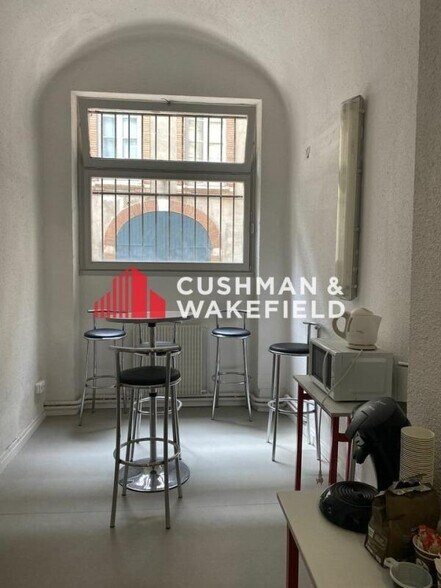 37 Rue Des Paradoux, Toulouse for sale - Interior Photo - Image 3 of 9