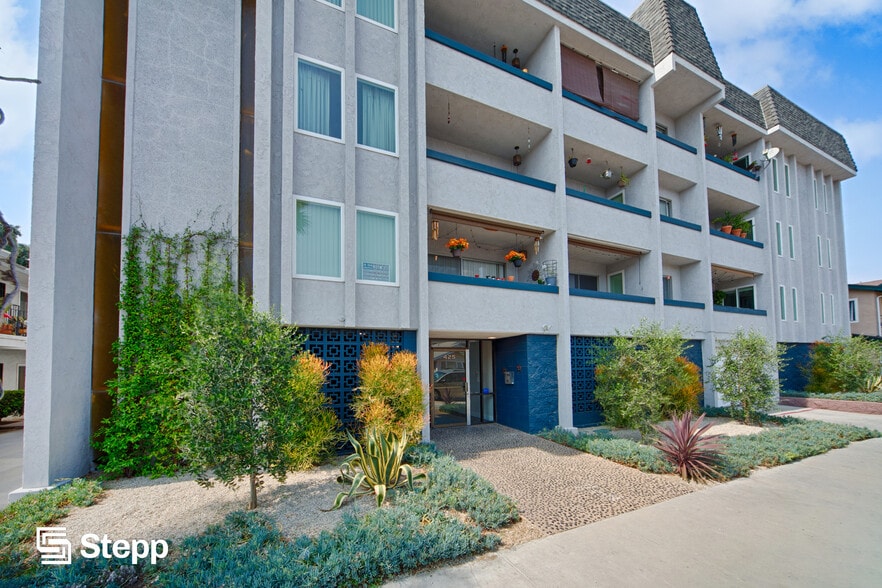 425 Coronado Ave, Long Beach, CA for sale - Building Photo - Image 2 of 10