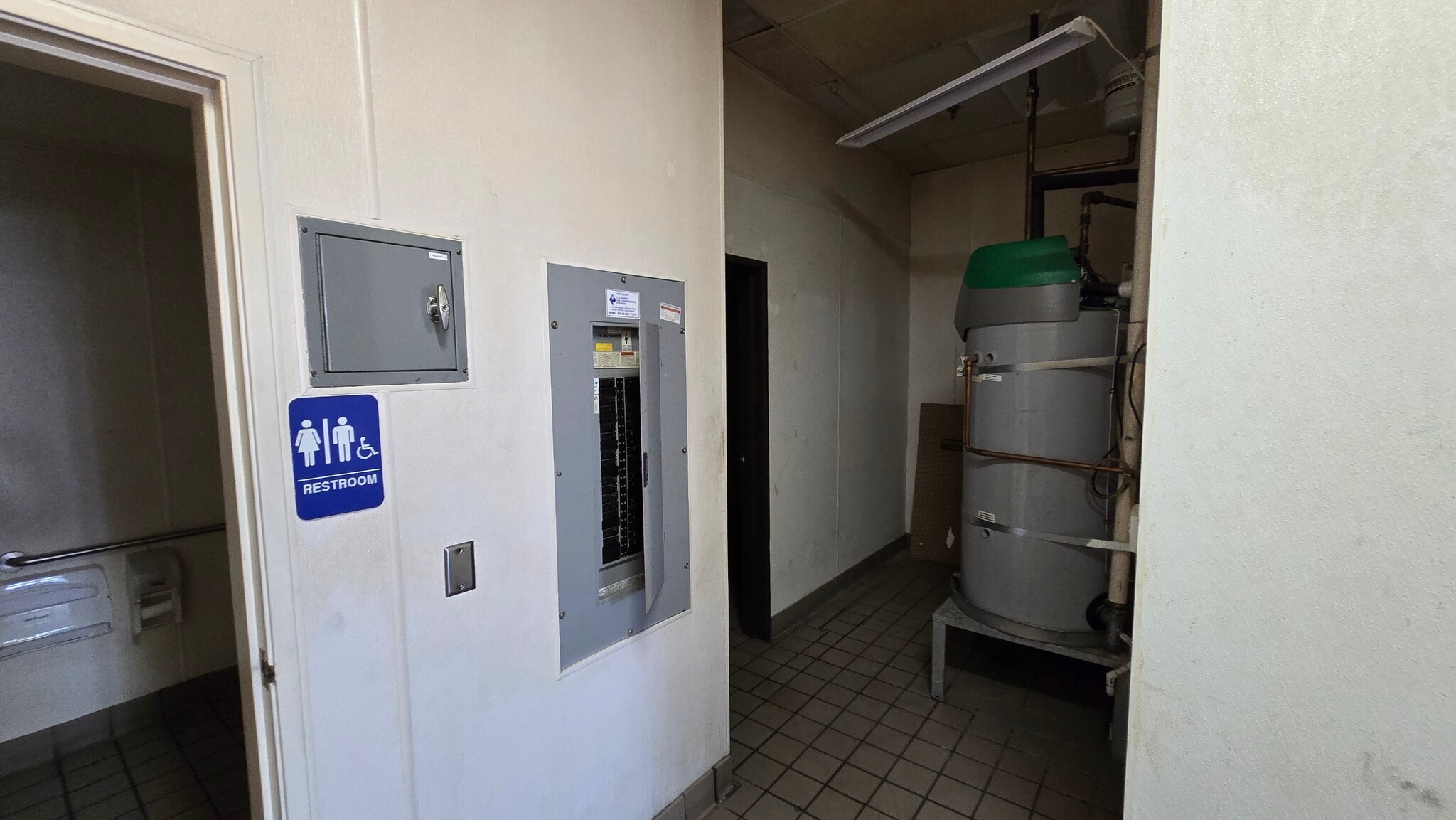 215-229 W Anaheim St, Wilmington, CA for lease Interior Photo- Image 1 of 5