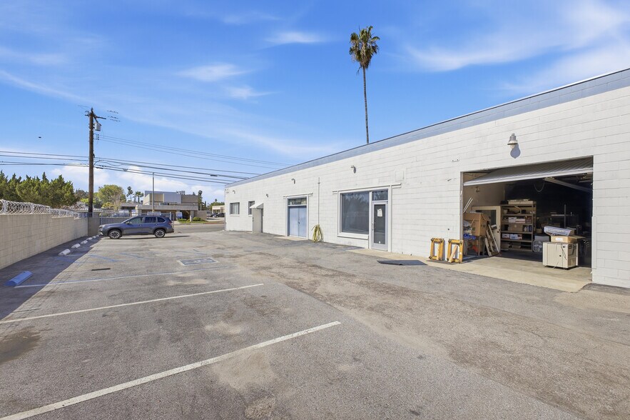2000 S Myrtle Ave, Monrovia, CA à louer - Photo du bâtiment - Image 2 de 6
