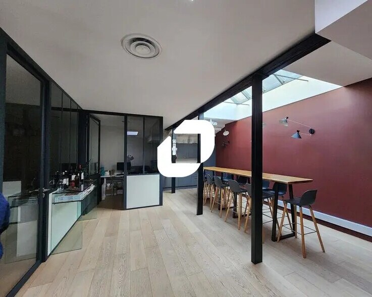 Office in Bordeaux for lease - Interior Photo - Image 1 of 13