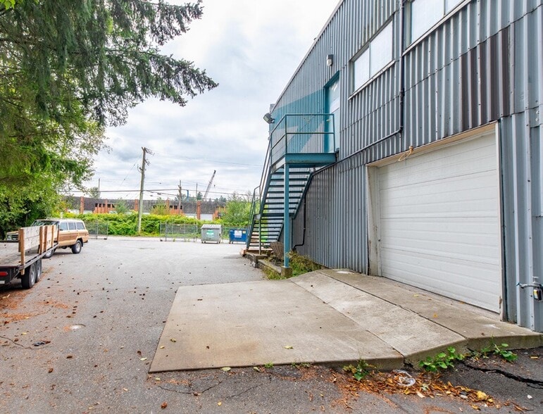 5595 Roy St, Burnaby, BC à louer - Photo du bâtiment - Image 2 de 2