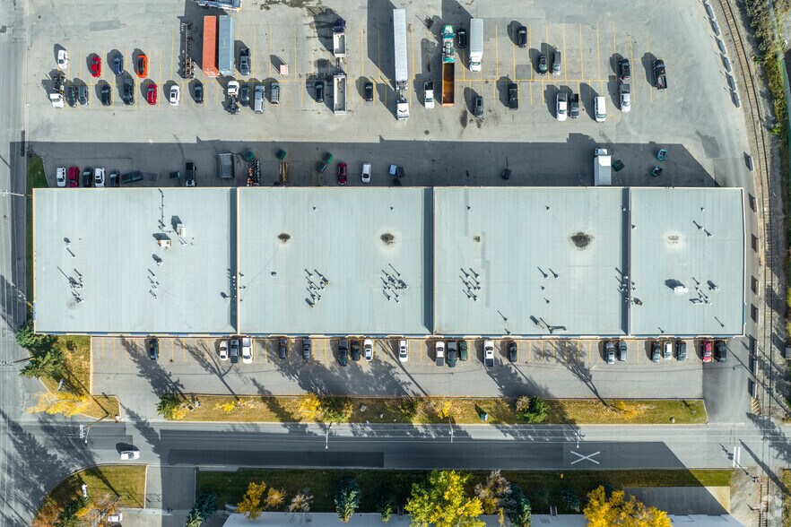 3716 56th Ave SE, Calgary, AB à louer - Aérien - Image 3 de 9