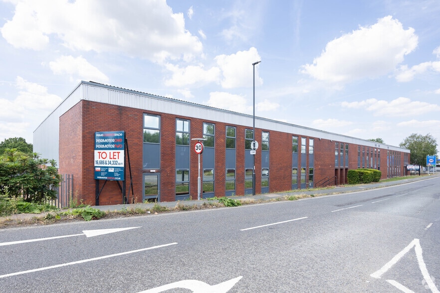 Old Brighton Rd, Lowfield Heath for lease - Primary Photo - Image 1 of 6