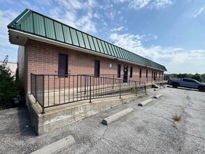 4609 S Norfleet Rd, Independence, MO for sale Interior Photo- Image 1 of 5