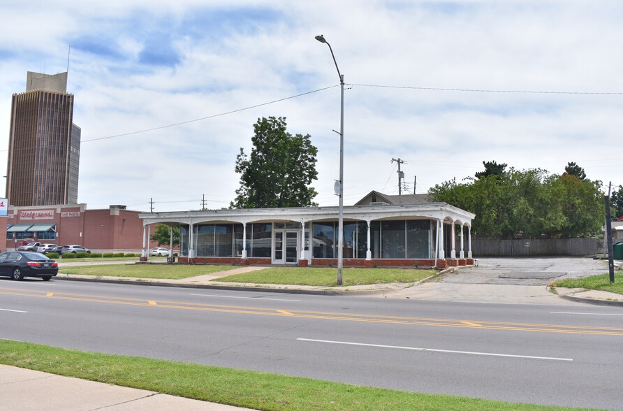 1304 NW 23rd St, Oklahoma City, OK à louer - Photo du bâtiment - Image 2 de 2