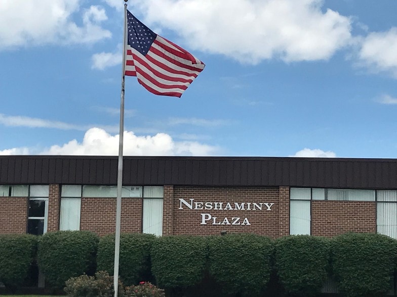 3070 Bristol Pike, Bensalem, PA à louer - Photo du bâtiment - Image 1 de 9