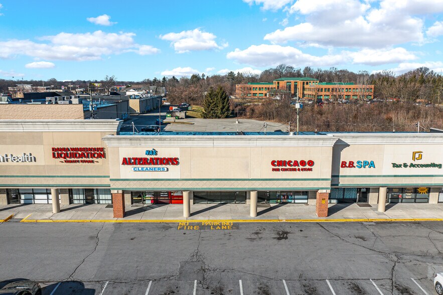 9918-9950 E Washington St, Indianapolis, IN à louer - Photo du bâtiment - Image 2 de 7