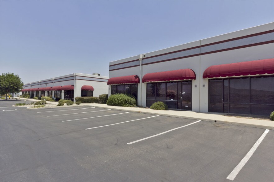 21935 Van Buren St, Grand Terrace, CA à louer - Photo du bâtiment - Image 3 de 5