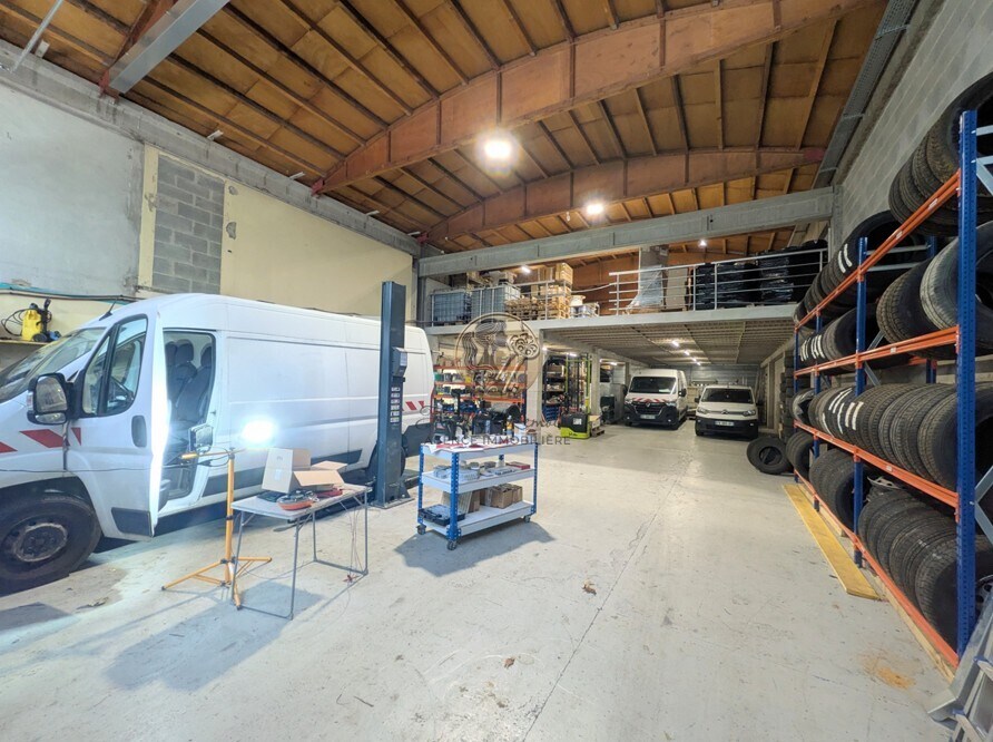 25 Rue Du Lyonnais, Saint-Priest, RHO 69800 - Unité 2 - - Photo intérieure - Image 2 of 4