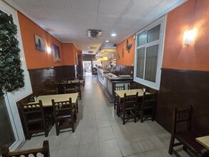 Retail in Barcelona, Barcelona for lease Interior Photo- Image 2 of 18