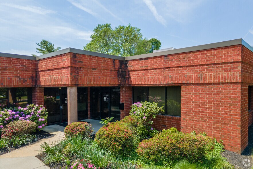 748 Springdale Dr, Exton, PA à louer - Photo du bâtiment - Image 3 de 4