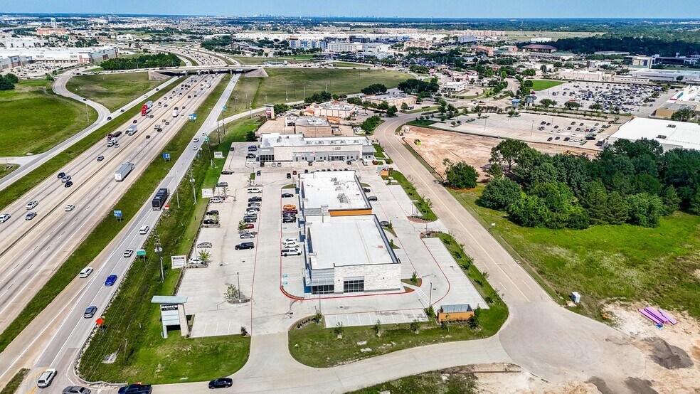 I-10 & Pin Oak Rd, Katy, TX à louer - Photo du bâtiment - Image 3 de 5