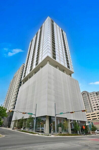 313 W 17th St, Austin, TX à vendre - Photo du bâtiment - Image 2 de 14