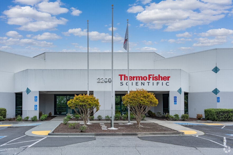 2200-2240 S McDowell Boulevard Ext, Petaluma, CA à louer - Photo du bâtiment - Image 1 de 13