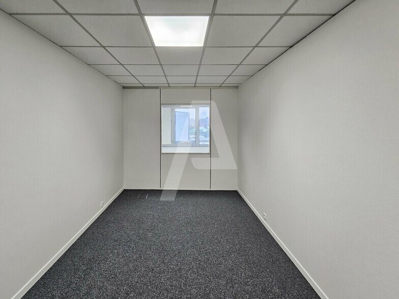 1 Bis Rue Marcel Paul, Massy for lease - Interior Photo - Image 3 of 6