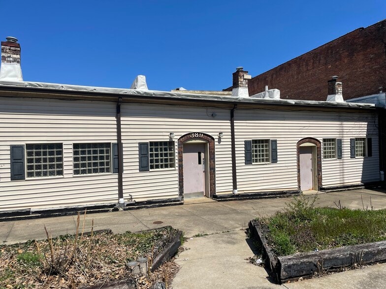 389 S Maple St, Akron, OH for lease - Building Photo - Image 2 of 3