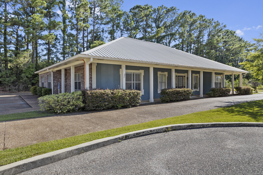 996 N Halstead Rd, Ocean Springs, MS à vendre - Photo du bâtiment - Image 1 de 1