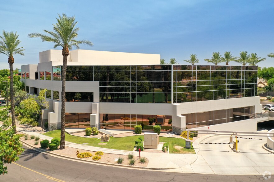 7702 E Doubletree Ranch Rd, Scottsdale, AZ à louer - Photo du bâtiment - Image 3 de 8