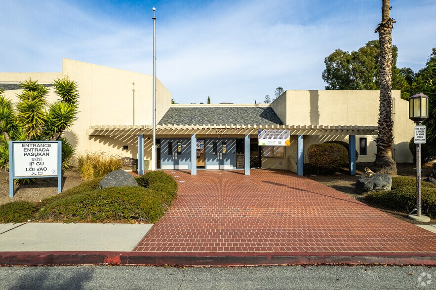 1376 Piedmont Rd, San Jose, CA à louer - Photo du bâtiment - Image 3 de 12