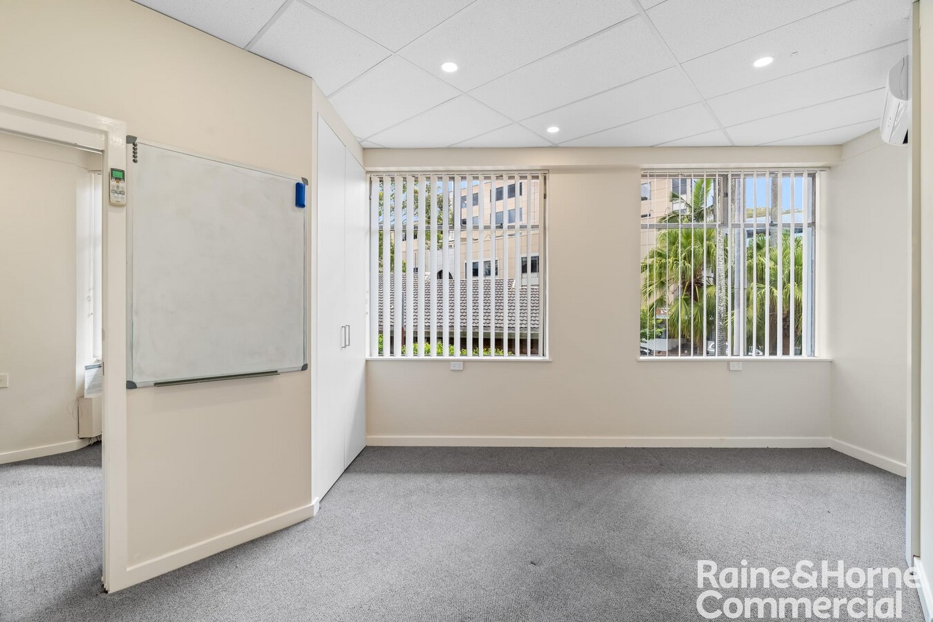 6 Burns Cres, Gosford, NSW 2250 - Unité 3 -  - Photo intérieure - Image 2 of 11