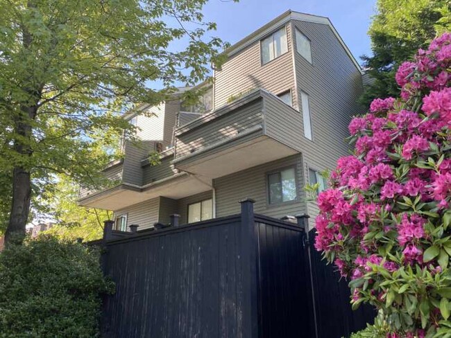 More details for 3495 W 4th Ave, Vancouver, BC - Multifamily for Sale