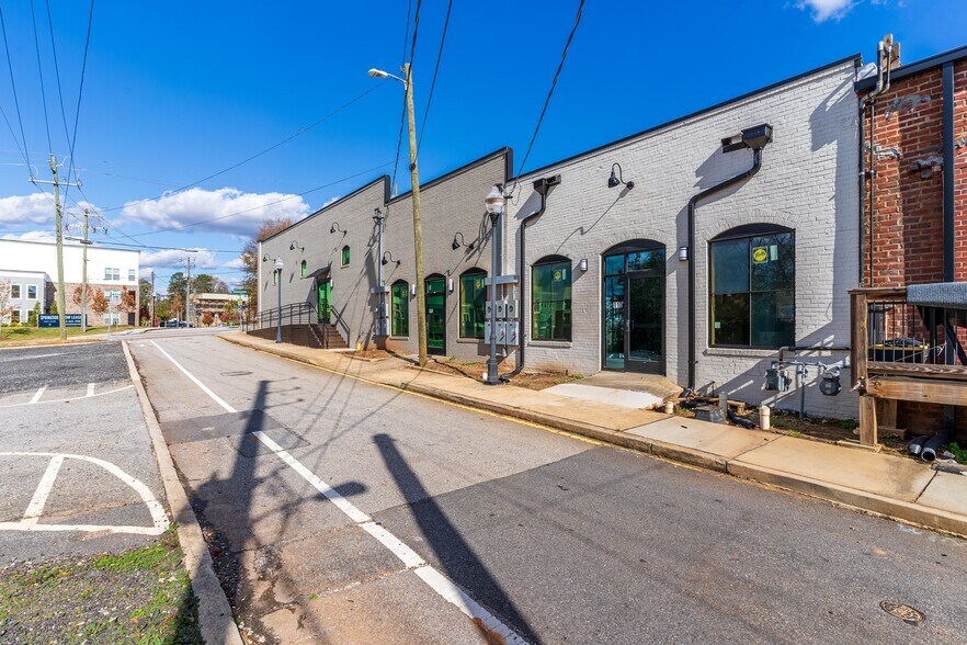 4469 Marietta St, Powder Springs, GA à louer - Photo du bâtiment - Image 2 de 8