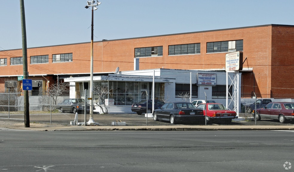 336 Jefferson Davis Hwy, Richmond, VA for lease - Building Photo - Image 2 of 3