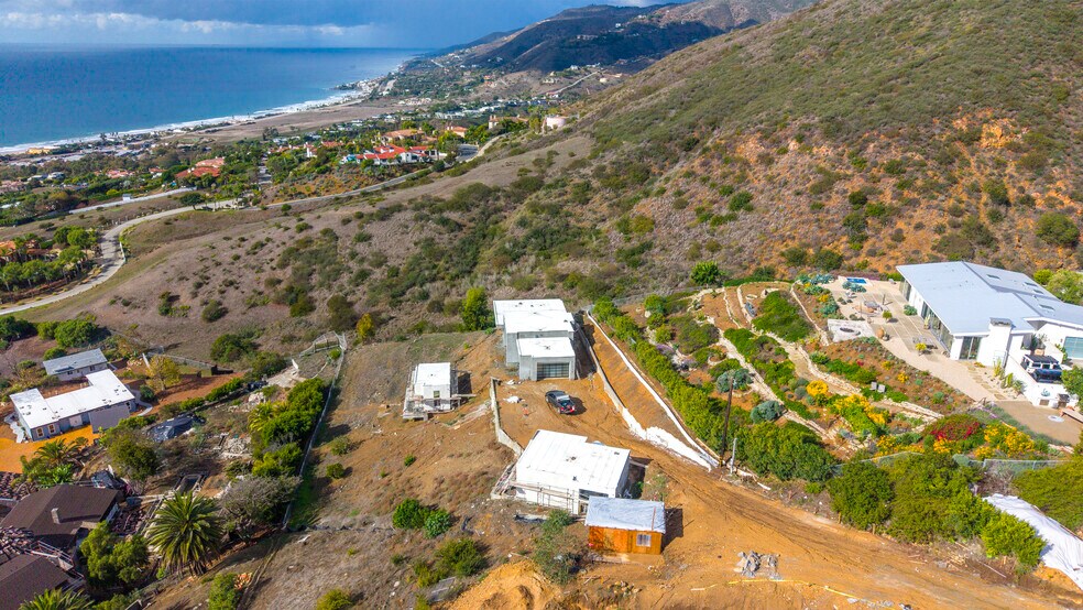 30044 Andromeda Ln, Malibu, CA à vendre - Photo du bâtiment - Image 2 de 3