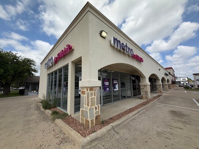 More details for 901 N Sylvania Ave, Fort Worth, TX - Retail for Sale