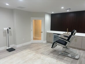1571 NW 13th Ct, Miami, FL for lease Interior Photo- Image 2 of 4