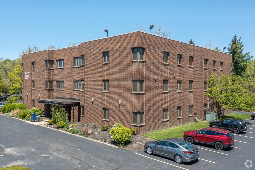 34501 Aurora Rd, Solon, OH à louer - Photo du bâtiment - Image 3 de 15