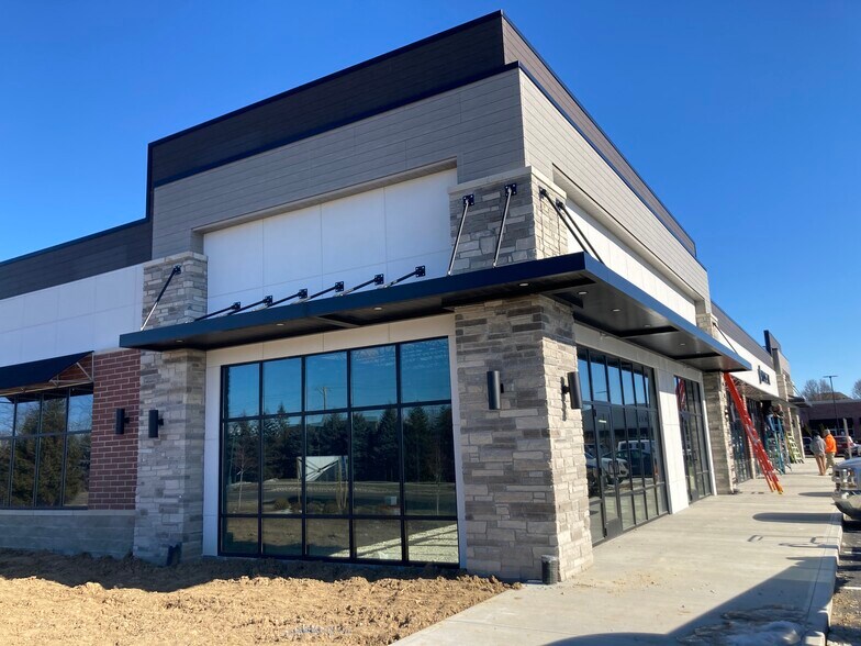 10470 Olio Rd, Fortville, IN à louer - Photo du bâtiment - Image 3 de 17