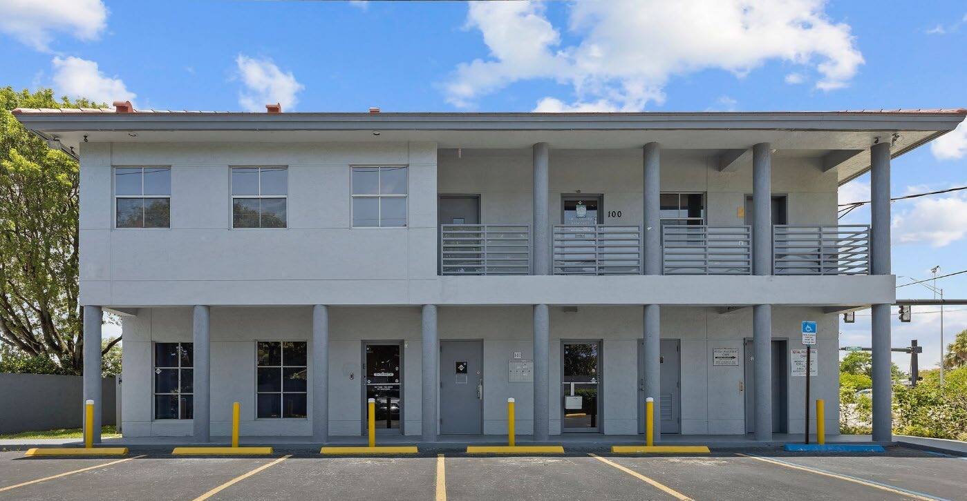 100 E Commercial Blvd, Fort Lauderdale, FL for lease Building Photo- Image 1 of 8