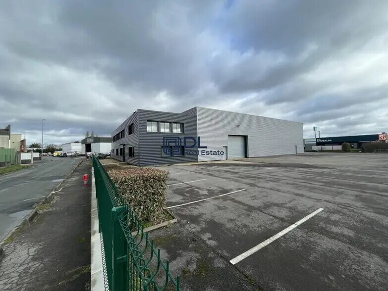 Industrial in Sainte-Geneviève-des-Bois for sale - Building Photo - Image 1 of 7