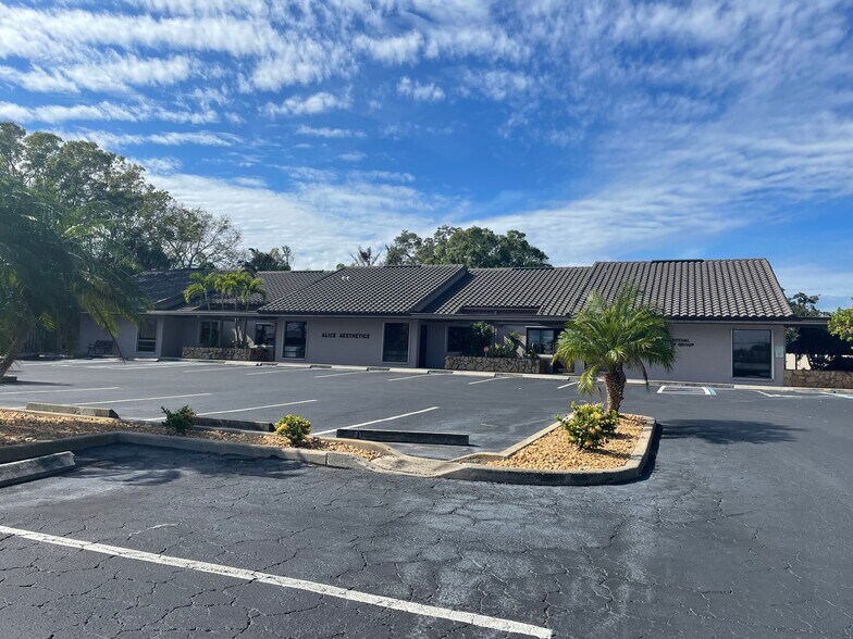 933 Oleander Way S, South Pasadena, FL à louer - Photo du bâtiment - Image 1 de 11