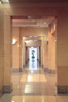 225 W Broadway, Glendale, CA à louer - Hall d’entrée - Image 3 de 16