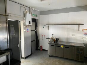 118 Beverley Rd, West Bromwich for lease Interior Photo- Image 2 of 6