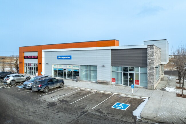 Plus de détails pour 255 East Hills Blvd SE, Rocky View No 44, AB - Commerce de détail à louer