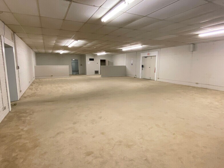 121 W Vance St, Zebulon, NC à vendre - Photo intérieure - Image 3 de 4