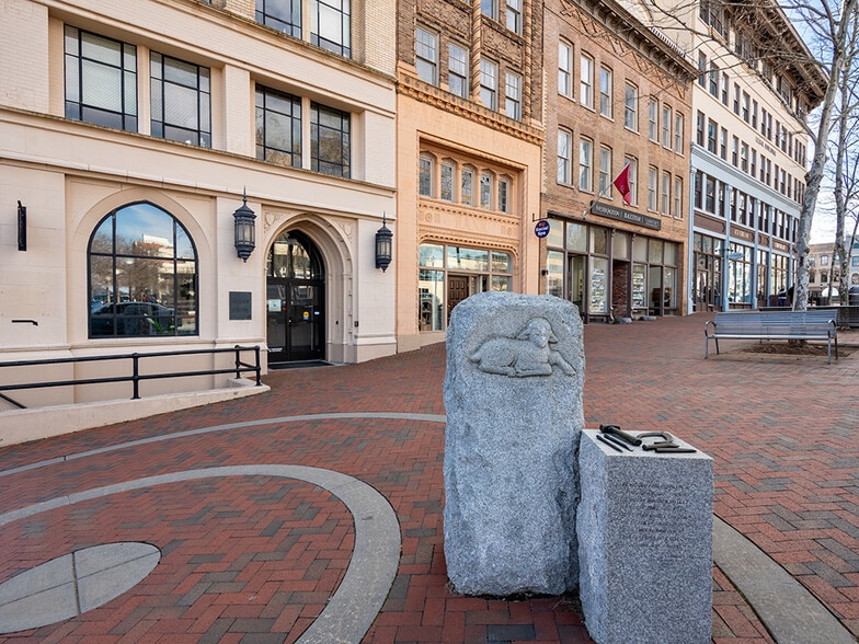 22 S Pack Sq, Asheville, NC à louer - Photo du bâtiment - Image 3 de 11