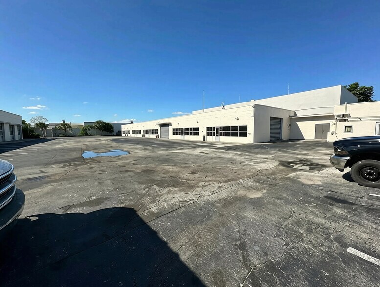 950 SW 12th Ave, Pompano Beach, FL à vendre - Photo du bâtiment - Image 3 de 23