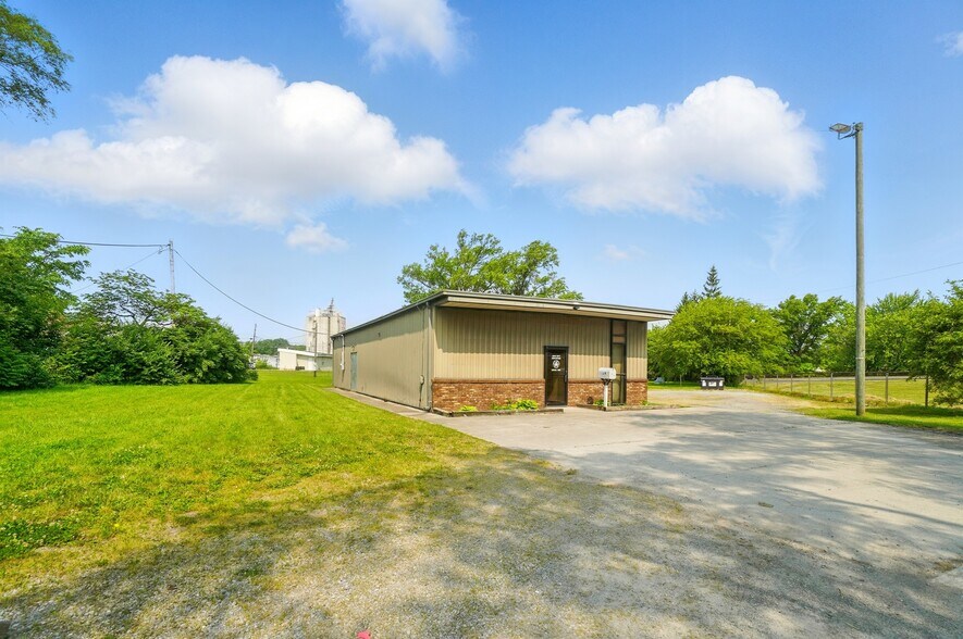 1007 N Center St, Lima, OH à vendre - Photo du bâtiment - Image 3 de 22