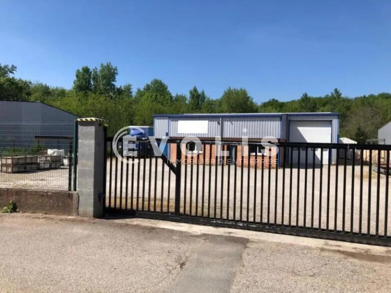 Office in Grenay for lease - Building Photo - Image 1 of 16