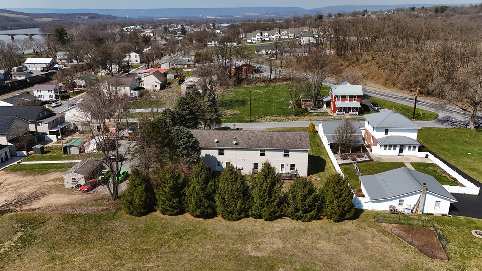 Fully Occupied Multi-Unit Property portfolio of 2 properties for sale on LoopNet.ca - Building Photo - Image 3 of 36